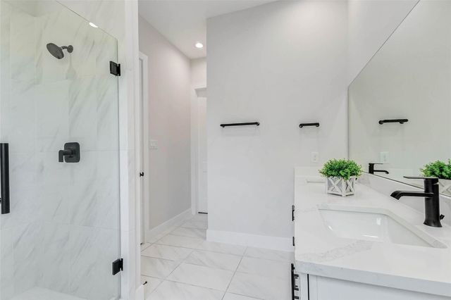 2310 Campbell Road C, Houston, TX 77080