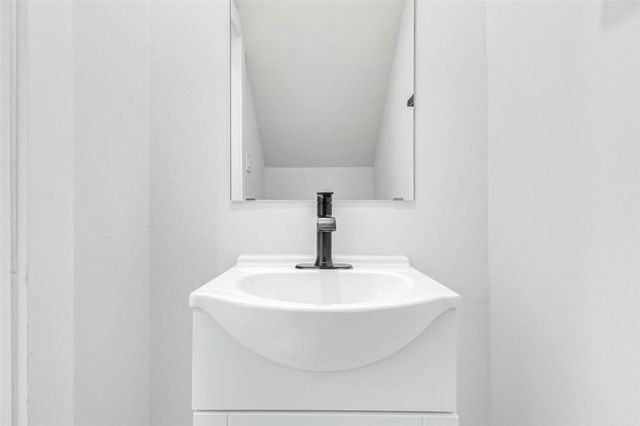 2310 Campbell Road C, Houston, TX 77080