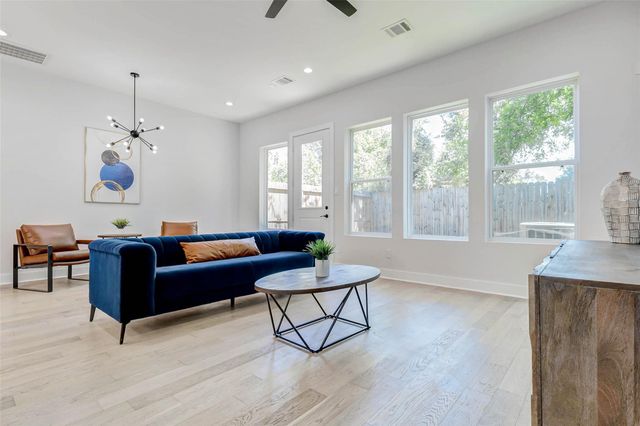 2310 Campbell Road C, Houston, TX 77080