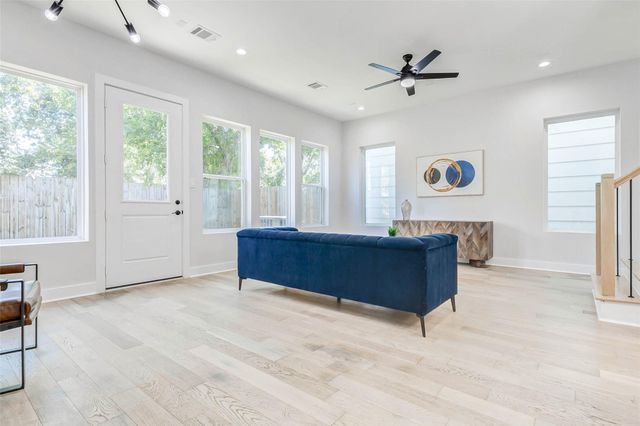 2310 Campbell Road C, Houston, TX 77080