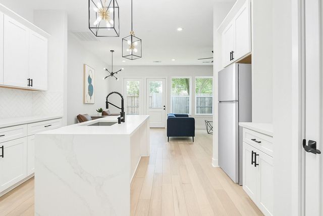 2310 Campbell Road C, Houston, TX 77080