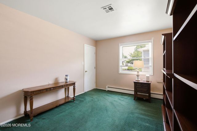 7 Canaries Court, Toms River, NJ 08757
