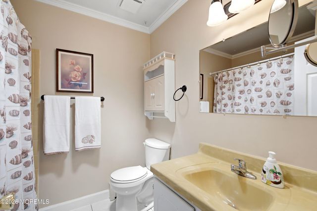 7 Canaries Court, Toms River, NJ 08757