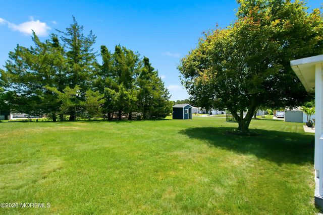 7 Canaries Court, Toms River, NJ 08757