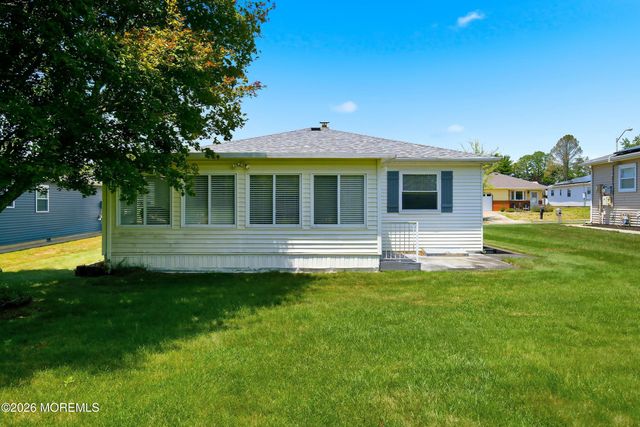 7 Canaries Court, Toms River, NJ 08757