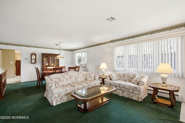 7 Canaries Court, Toms River, NJ 08757