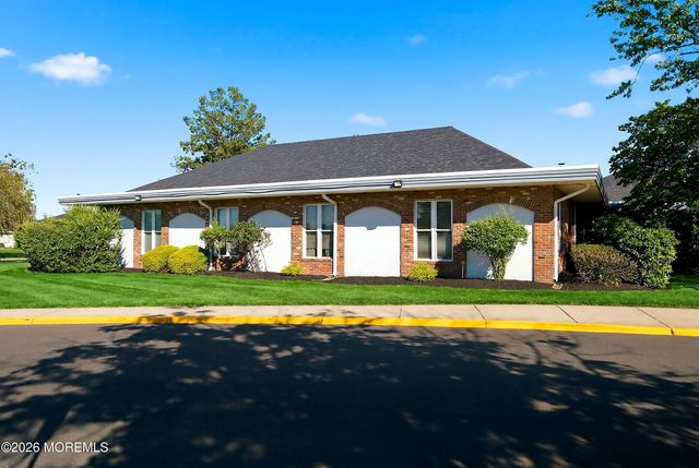 7 Canaries Court, Toms River, NJ 08757