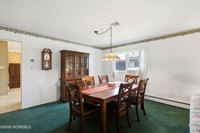 7 Canaries Court, Toms River, NJ 08757