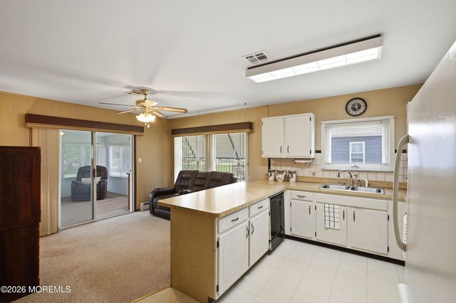7 Canaries Court, Toms River, NJ 08757