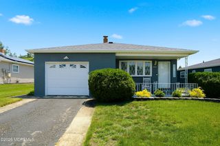 7 Canaries Court, Toms River, NJ 08757