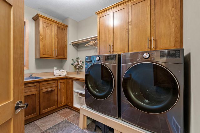 10064 Adam Avenue, Inver Grove Heights, MN 55077