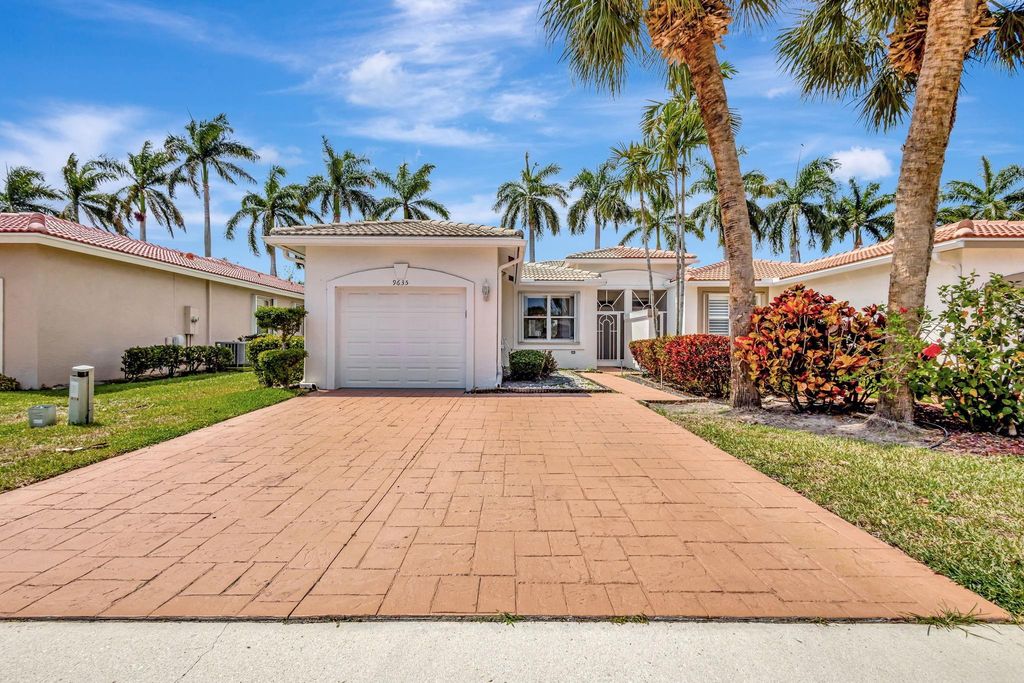 9635 N Crescent View Dr, Boynton Beach, FL 33437