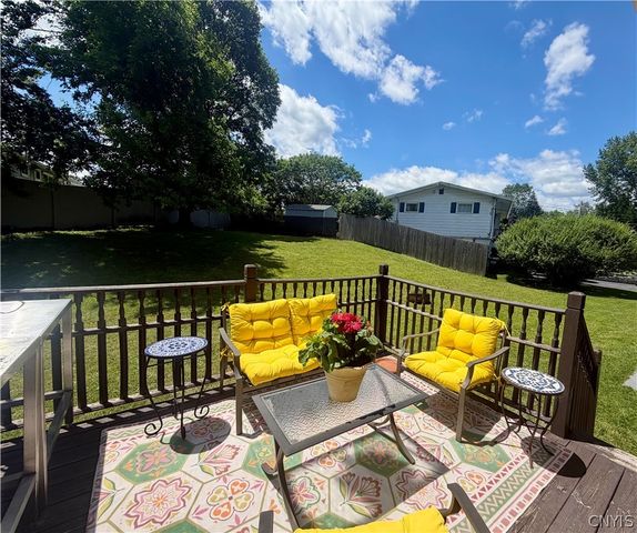 114 Kimberly Drive East, Camillus, NY 13219