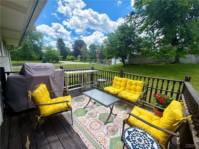 114 Kimberly Drive East, Camillus, NY 13219
