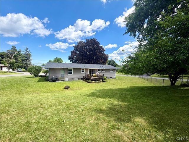 114 Kimberly Drive East, Camillus, NY 13219