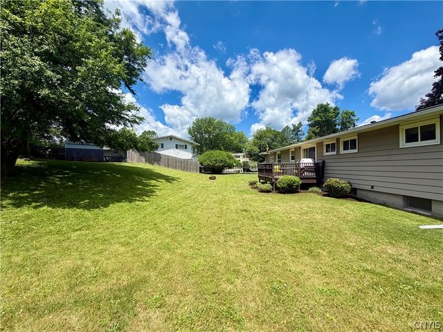 114 Kimberly Drive East, Camillus, NY 13219