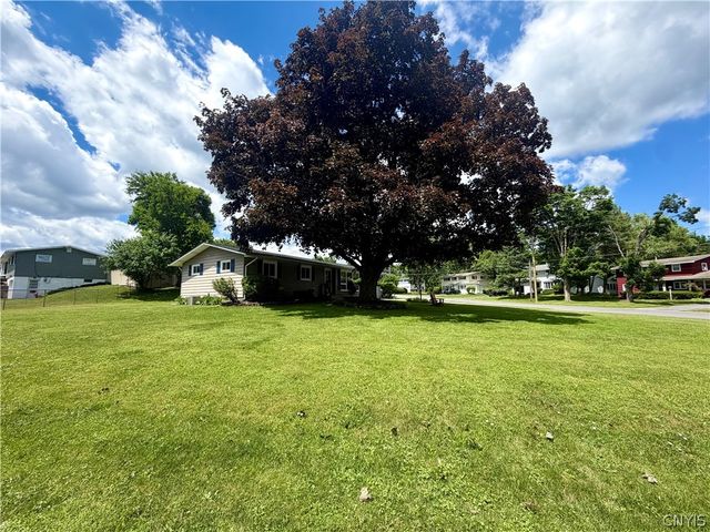 114 Kimberly Drive East, Camillus, NY 13219