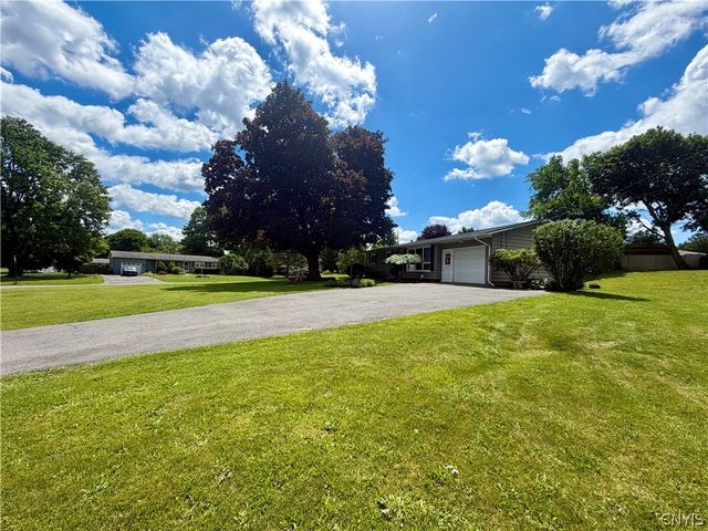 114 Kimberly Drive East, Camillus, NY 13219