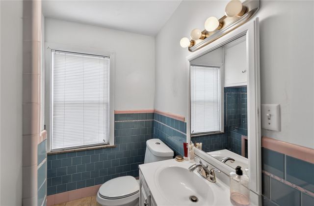 79 Chestnut Hill Avenue, Cranston, RI 02920