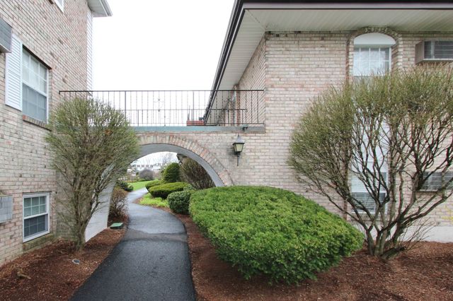 16 Williamsburg 12, Shrewsbury, MA 01545