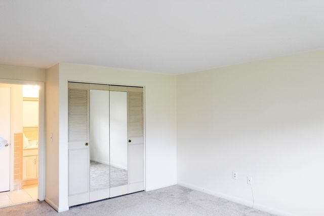 16 Williamsburg 12, Shrewsbury, MA 01545