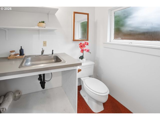 150 AVENUE U, Seaside, OR 97138