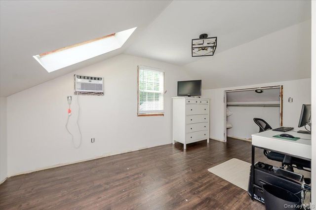 22 Manitton Court, Islip, NY 11751