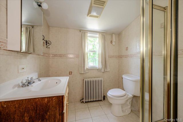 22 Manitton Court, Islip, NY 11751