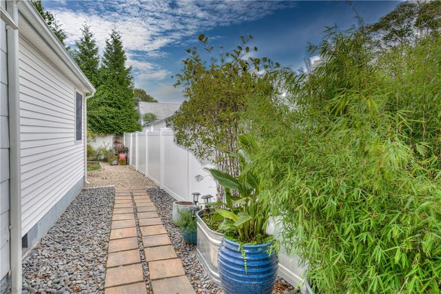 333 Greenwood Avenue, Warwick, RI 02886