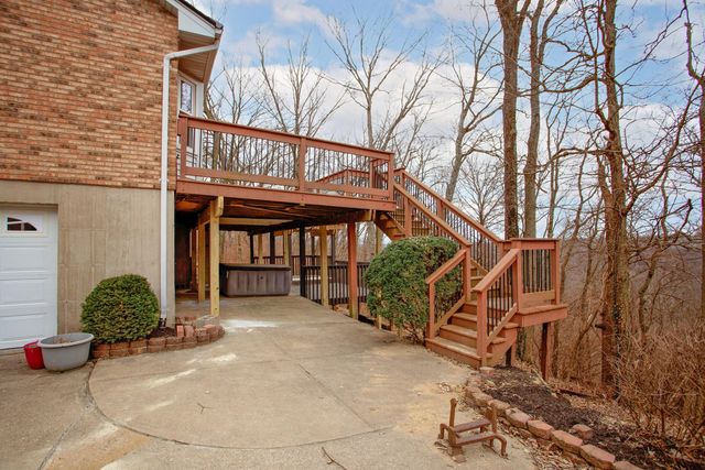 2825 Deerfield Drive, Villa Hills, KY 41017