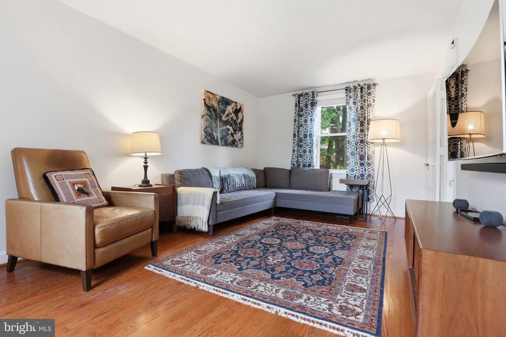 Image 12 of property listing at 10032 DALLAS AVE, Silver Spring, MD 20901
