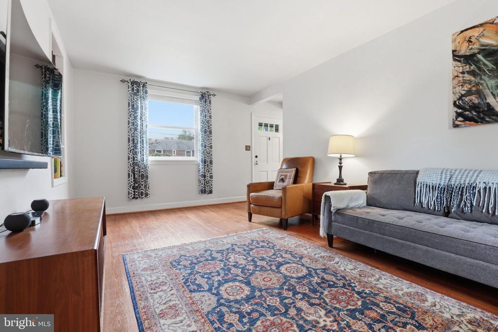 Image 13 of property listing at 10032 DALLAS AVE, Silver Spring, MD 20901