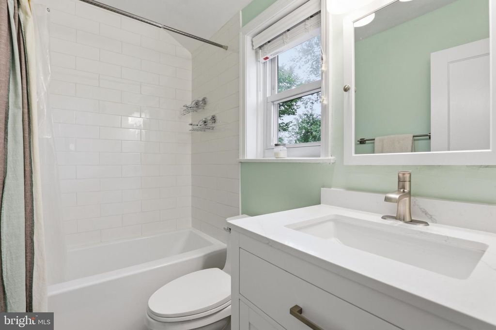 Image 18 of property listing at 10032 DALLAS AVE, Silver Spring, MD 20901