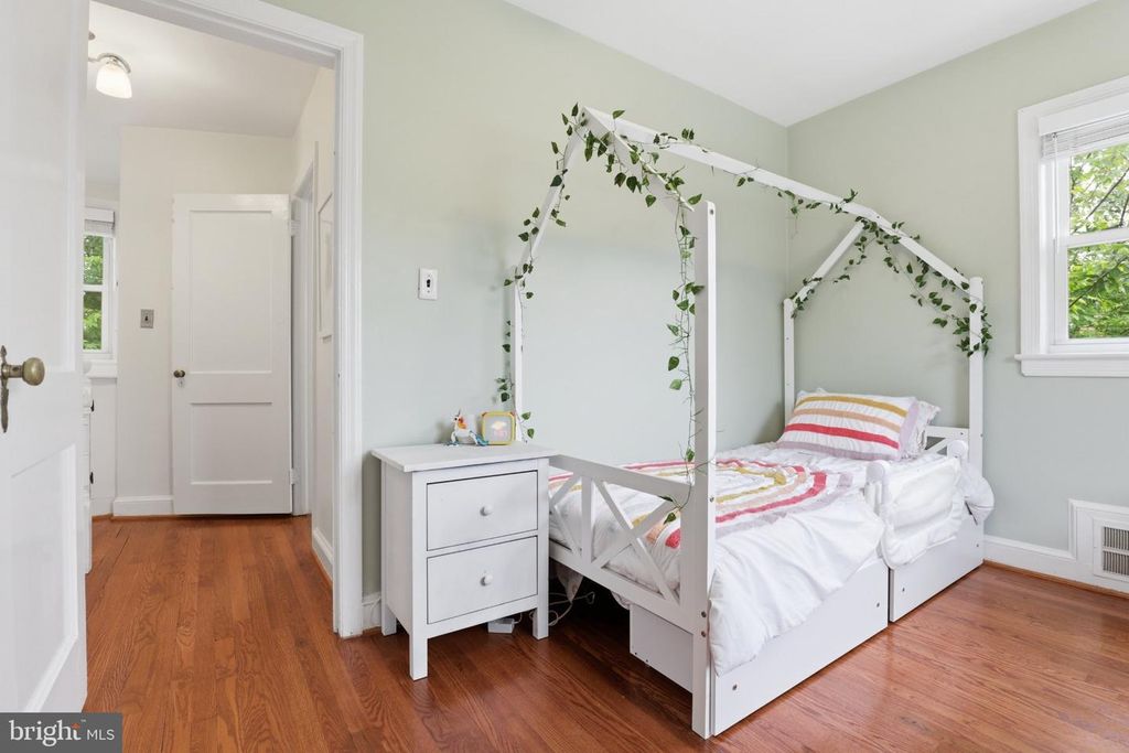 Image 22 of property listing at 10032 DALLAS AVE, Silver Spring, MD 20901