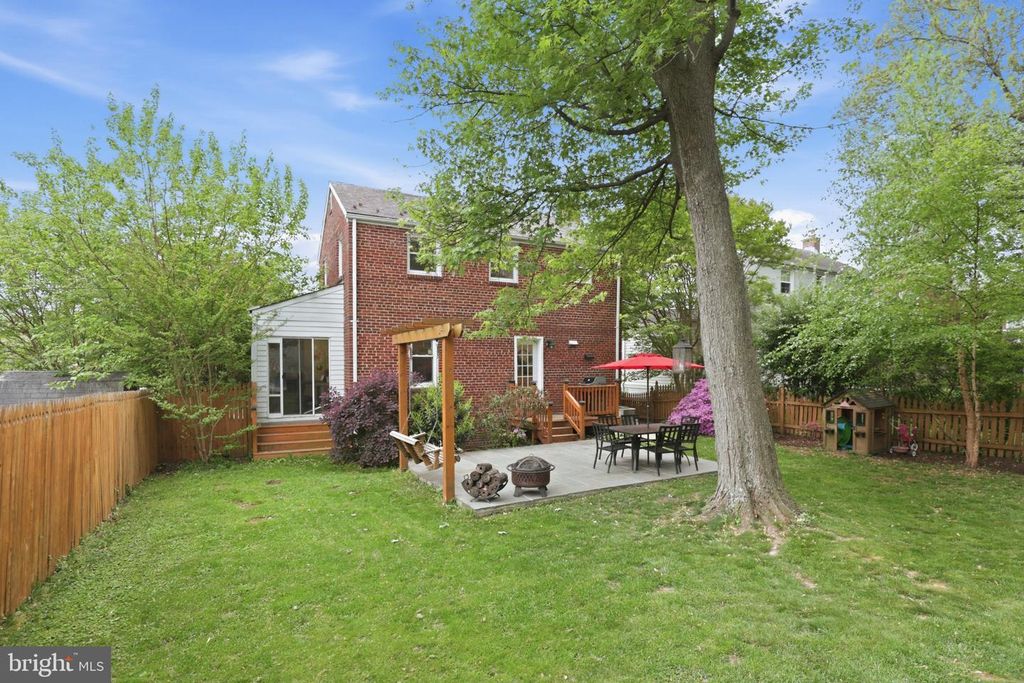 Image 37 of property listing at 10032 DALLAS AVE, Silver Spring, MD 20901