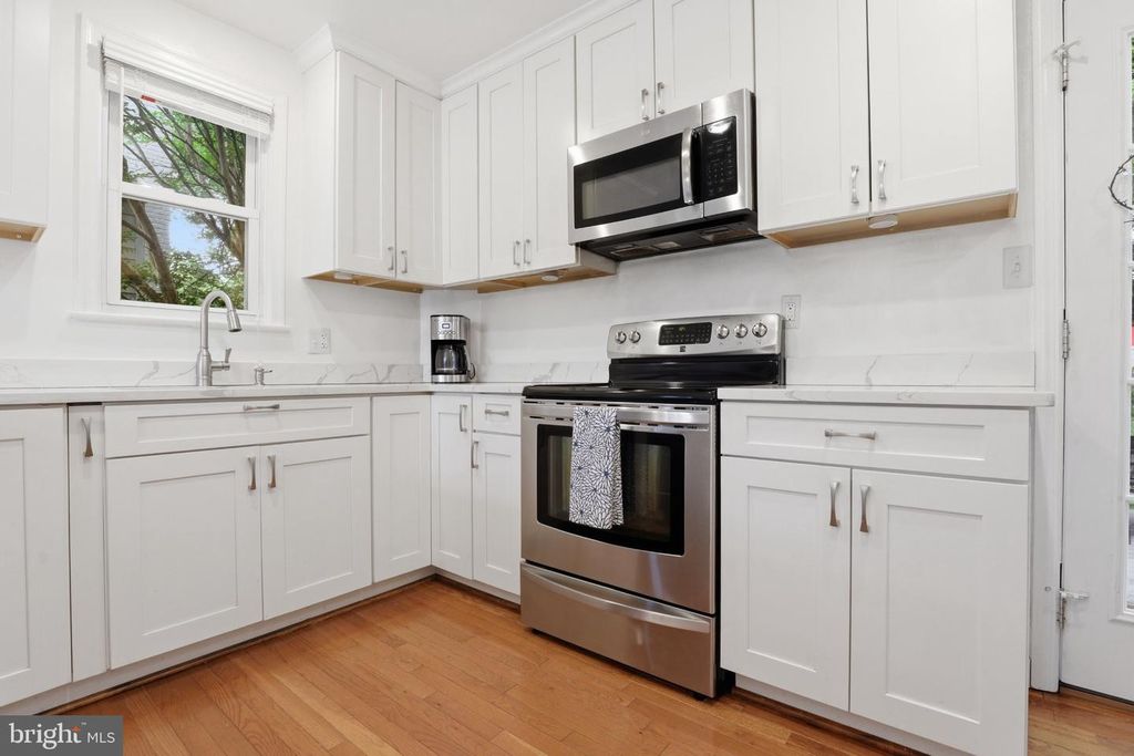 Image 5 of property listing at 10032 DALLAS AVE, Silver Spring, MD 20901