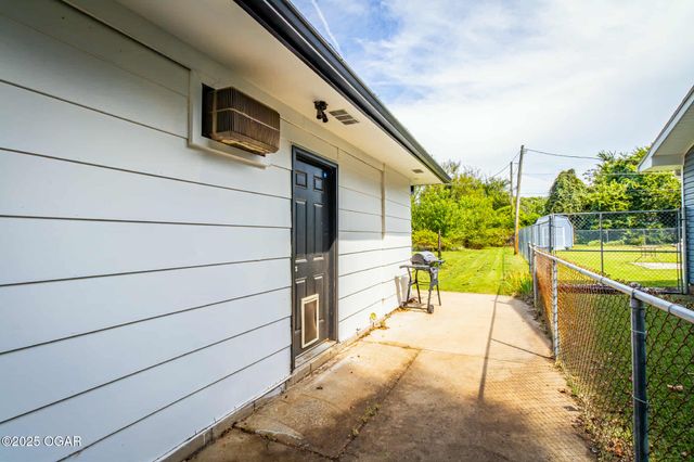 511 S Winfield Avenue, Joplin, MO 64801