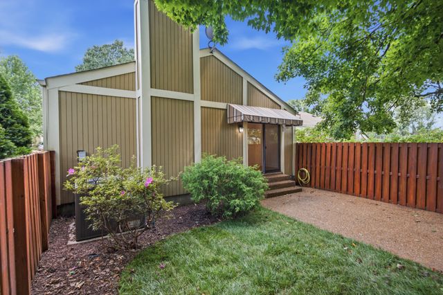 815 Williamsburg West Dr, Nashville, TN 37221