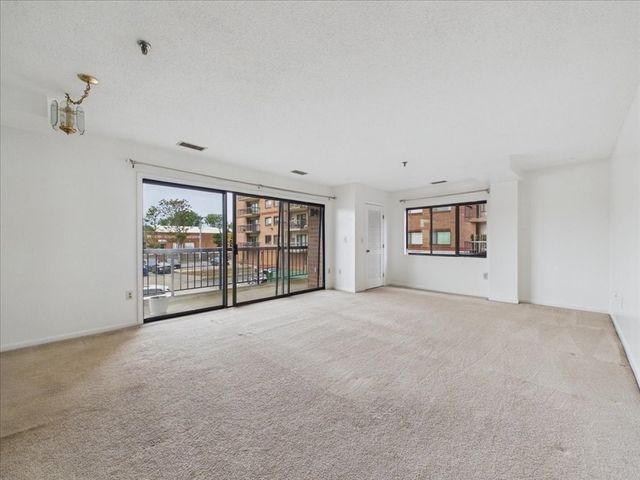 3920 Mystic Valley Pkwy 118, Medford, MA 02155