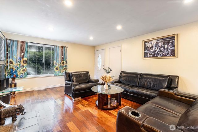 15819 42nd Avenue S, Tukwila, WA 98188