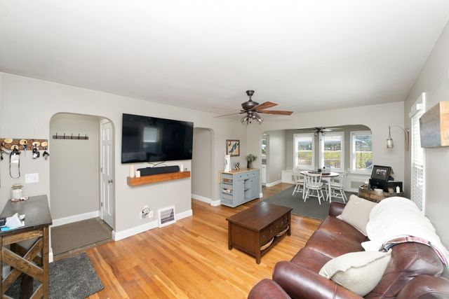 4661 Forest Avenue, Waterford Twp, MI 48328