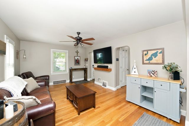 4661 Forest Avenue, Waterford Twp, MI 48328