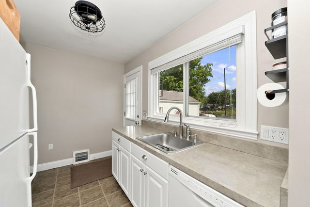 4661 Forest Avenue, Waterford Twp, MI 48328