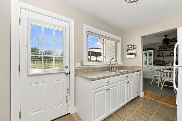 4661 Forest Avenue, Waterford Twp, MI 48328