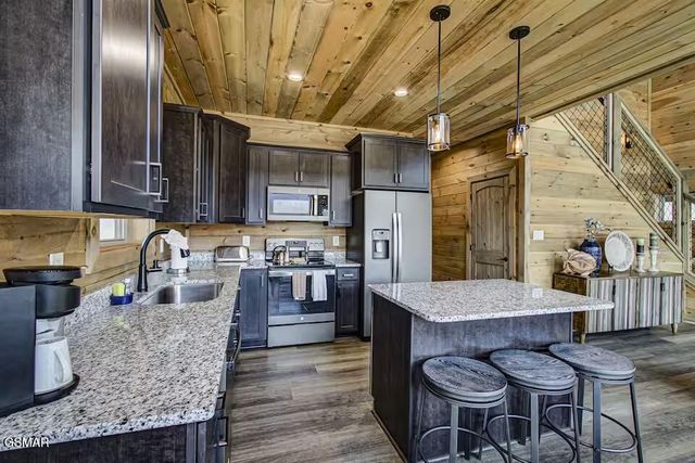 2810 Red Sky Drive, Sevierville, TN 37862