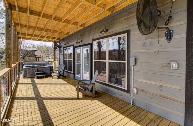 2810 Red Sky Drive, Sevierville, TN 37862