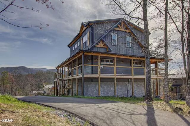 2810 Red Sky Drive, Sevierville, TN 37862