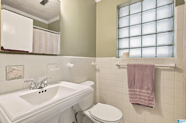 2021 KENT WAY, Hoover, AL 35226