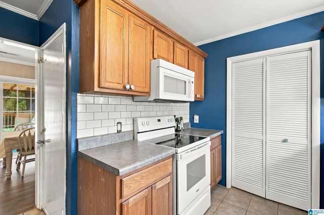 2021 KENT WAY, Hoover, AL 35226