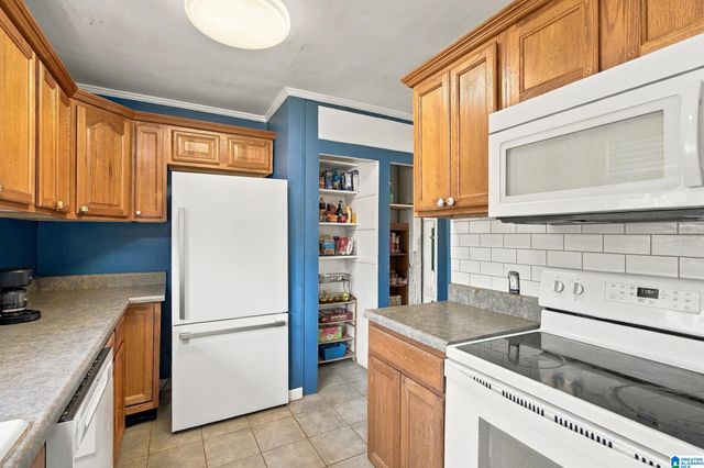 2021 KENT WAY, Hoover, AL 35226